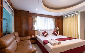 Gusto Pratunam Hotel Banguecoque Room photo