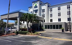 Holiday Inn Express Hotel & Suites Cocoa Beach, An Ihg Hotel Exterior photo