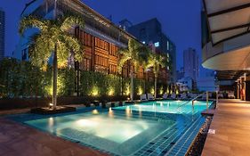 Solitaire Bangkok Sukhumvit 11 Hotel Exterior photo