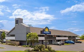 Days Inn By Wyndham Columbus Worthington Exterior photo