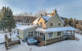 Cozy Haven With Spa & Stunning Views Baie-Saint-Paul Exterior photo