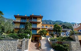 Hotel Cristallo Malcesine Exterior photo