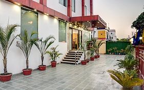 Treebo Corporate Suites Sector-62 Noida Exterior photo