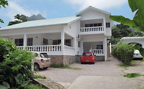 Rowsvilla Guest House Beau Vallon (Mahe) Exterior photo