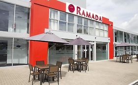 Ramada Milton Keynes Exterior photo