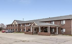 Econo Lodge Inn & Suites Dubuque Exterior photo