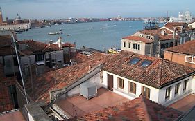 Bed & Venice - Casa Per Ferie La Pieta Veneza Exterior photo