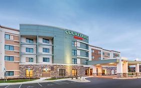 Courtyard By Marriott Bismarck North Hotel Exterior photo