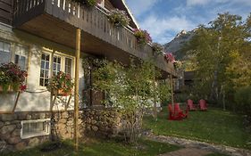 Northland Lodge Waterton Park Exterior photo