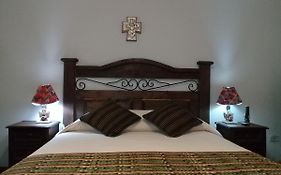 Bed & Breakfast Ajbe Guatemala City Exterior photo