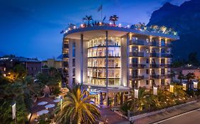 Hotel Kristal Palace - Tonellihotels - Adults Friendly Riva del Garda Exterior photo