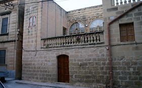 Sylvia' S Millhouse Kerċem Exterior photo