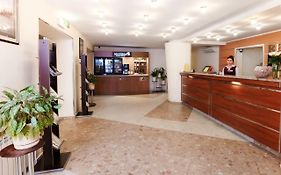 Maxima Slavia Hotel Moscovo Exterior photo