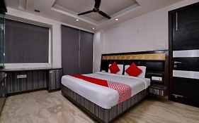 Oyo 380 Hotel Atithee Residency Noida Exterior photo