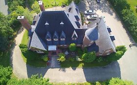 Chateau Murdock Gite Et Esthetique 1950 Saguenay Exterior photo