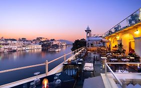 Sarovar - Lake Facing Boutique Hotel On Lake Pichola Udaipur Exterior photo