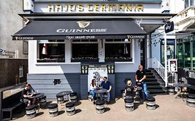 Hajo'S Germania Lodge & Irish Pub Rüdesheim am Rhein Exterior photo