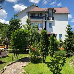 Smerekovyi Dvir Zhdeniievo Exterior photo