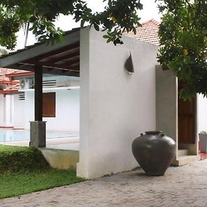 Villa Paregedara Hanwella Exterior photo