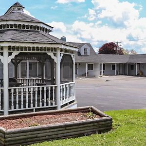 Seneca Clipper Inn Watkins Glen Exterior photo