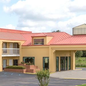 Super 8 By Wyndham Madison/Ridgeland Area Exterior photo