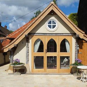 Remarkable 1-Bed Cottage Near Henley-On-Thames Henley-on-Thames Exterior photo