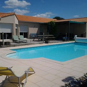 La Chambre Des Amis Parthenay Exterior photo