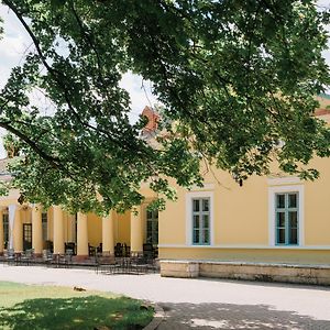 Fenyőharaszt Kastélyszálló Verseg Exterior photo