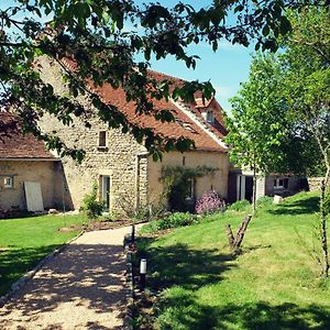 Le The Au Jardin Saint-Julien-de-Civry Exterior photo