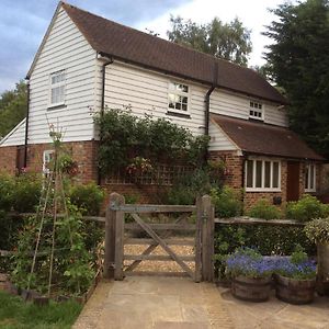 The Barn At Woodview Hildenborough Exterior photo
