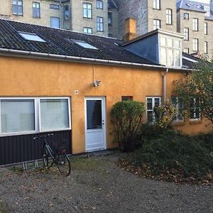 Rooms In Quiet Yellow Courtyard Apartment Copenhaga Exterior photo