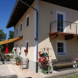 Haus Ella - Ferienhaus Auf Dem Land Vor Den Toren Salzburgs Petting Exterior photo