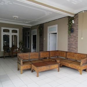 Penginapan Melati Sarangan Exterior photo