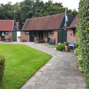 Uniek Vakantiehuisje In Rustige En Groene Omgeving Nieuwe-Niedorp Exterior photo