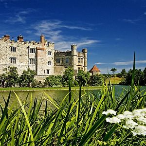 Leeds Castle Maiden'S Tower Maidstone Exterior photo