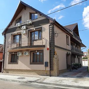 Vila Fortuna Auri Oradea Exterior photo