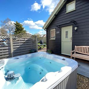 Saving Grace With Private Hot Tub Bawdeswell Exterior photo