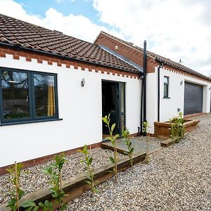 Little House - Perfect For Exploring The Broads Acle Exterior photo