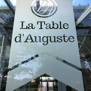 La Table D'Auguste Dour Exterior photo