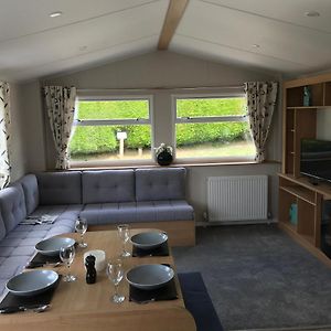 Exclusive 3 Bedroom Caravan, Sleeps 8 People At Parkdean Newquay Holiday Park, Cornwall, Uk New Quay Exterior photo