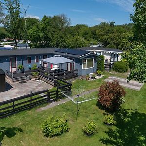 Groot Hoek Chalet Met Airco ,Wasmachine, Vaatwasser,Droger En Luxe Keuken En Zwembad Op Camping! Immer Besser! Rijs Exterior photo