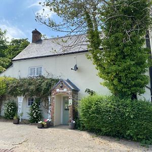 Heathcote House Milborne Saint Andrew Exterior photo