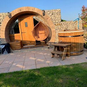 Romantic Escape Luxury Hobbit House With Hot Tub Sheerness Exterior photo