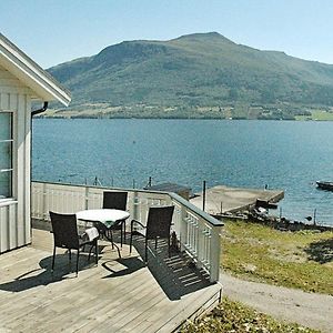 5 Person Holiday Home In Aver Y Stokke (More og Romsdal) Exterior photo