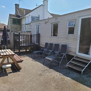 The Jackdaw Pub Self Catering Static Caravan Free Breakfast Supplied Tadcaster Exterior photo