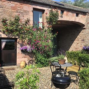 Historic Converted Byre In Courtyard Of 16C House Caldbeck Exterior photo