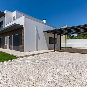 Captivating 4-Bed House In Cadaval District-Lisbon Torre (Lisbon) Exterior photo