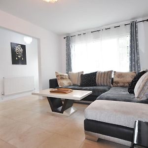 Modern 2 Bed Apartment Luton (Bedfordshire) Exterior photo