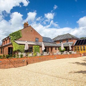 The Three Lions Fordingbridge Exterior photo