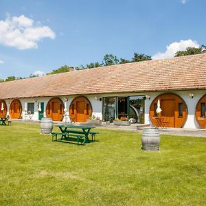 Winzerhof Kuessler - Weinviertel Stillfried Exterior photo